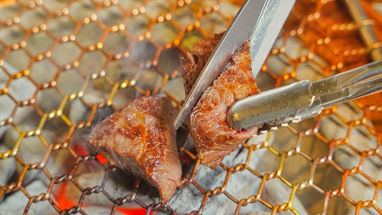 도마 홍대점 갈비 한 점 — charcoal-grilled Korean BBQ (烤肉 · 구운고기) at Doma Hongdae, a hand-cut hanwoo restaurant in Hongdae Seoul · 7
